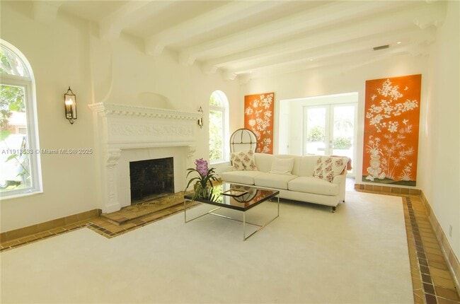 Building Photo - 5800 La Gorce Dr