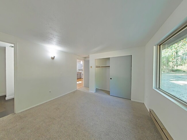 Building Photo - Peaceful and Private 3 Bedroom Home on 5 A...