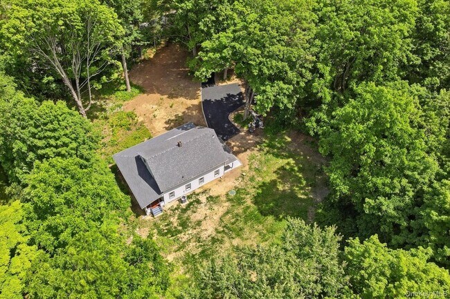 Building Photo - 472 Bullet Hole Rd
