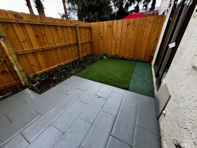 Building Photo - 6246 S Bend Square