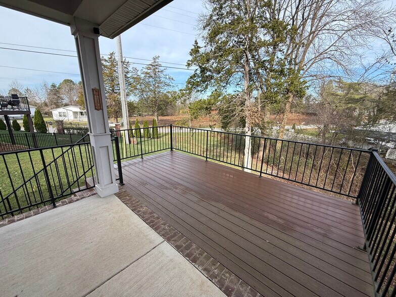 Building Photo - 1124 Cross Pointe Dr