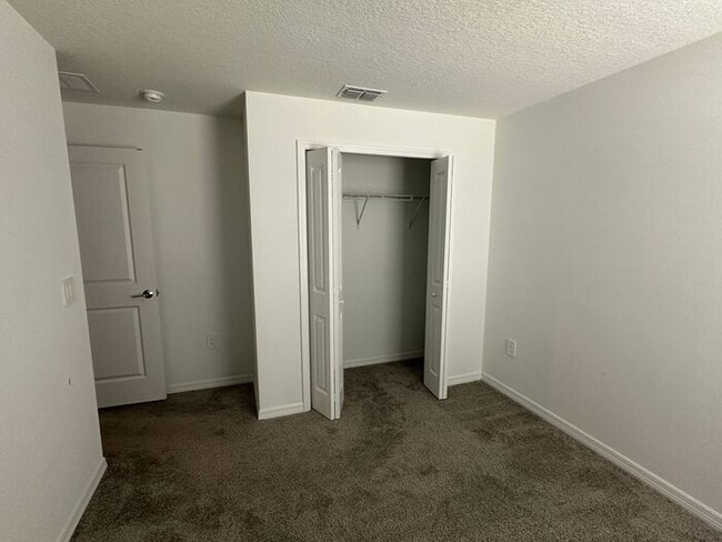 Building Photo - 4 Bedroom 2 bathroom in Haines City