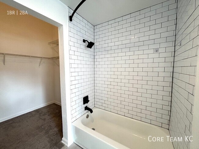 Building Photo - 934 Broadway Blvd