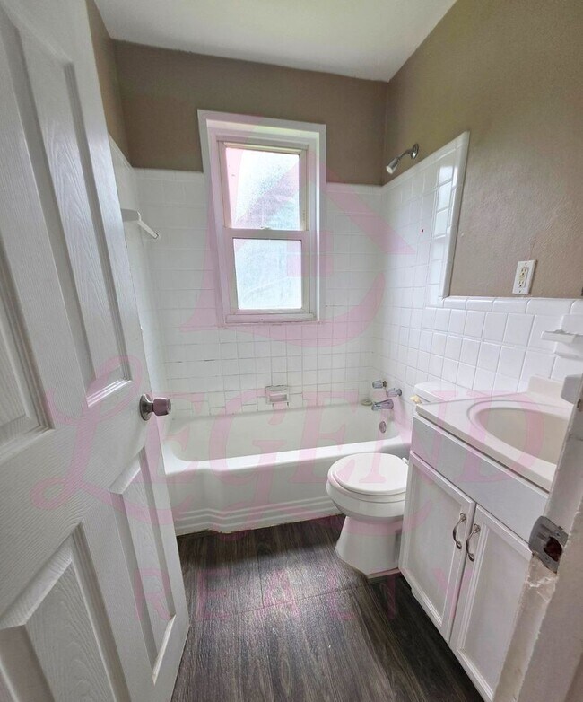 Building Photo - 624 Science Hill Dr