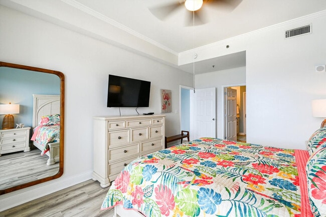 Building Photo - 9815 S Thomas Dr