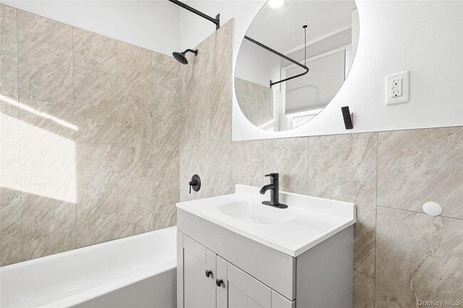 Building Photo - 78 Maple Ave