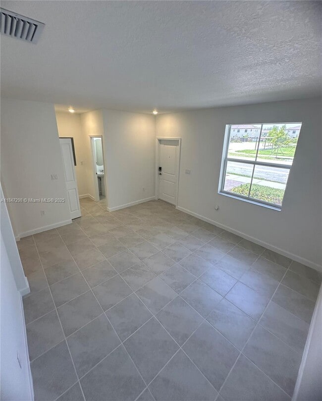 Building Photo - 2627 SE 28 Street