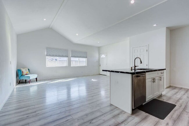 Building Photo - Private Yard Living with Modern Comfort in Costa Mesa