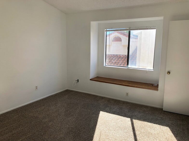 Building Photo - 707 S Webster Ave