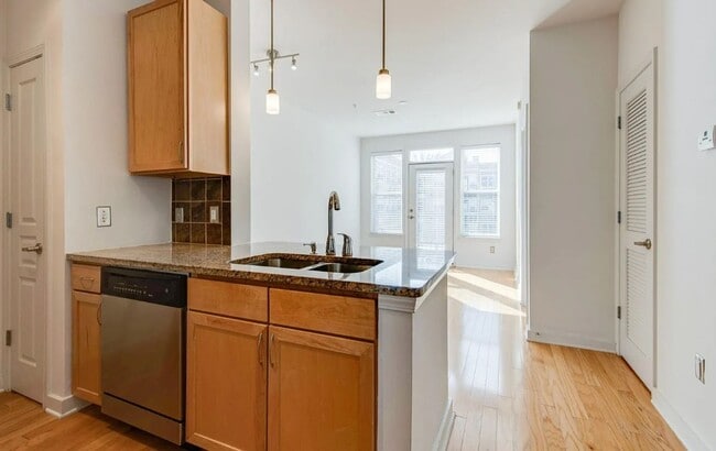 Building Photo - Stylish Condo in the Heart of Nashville – ...