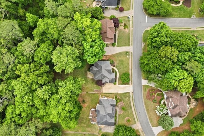 Building Photo - 2058 Woodside Park Dr