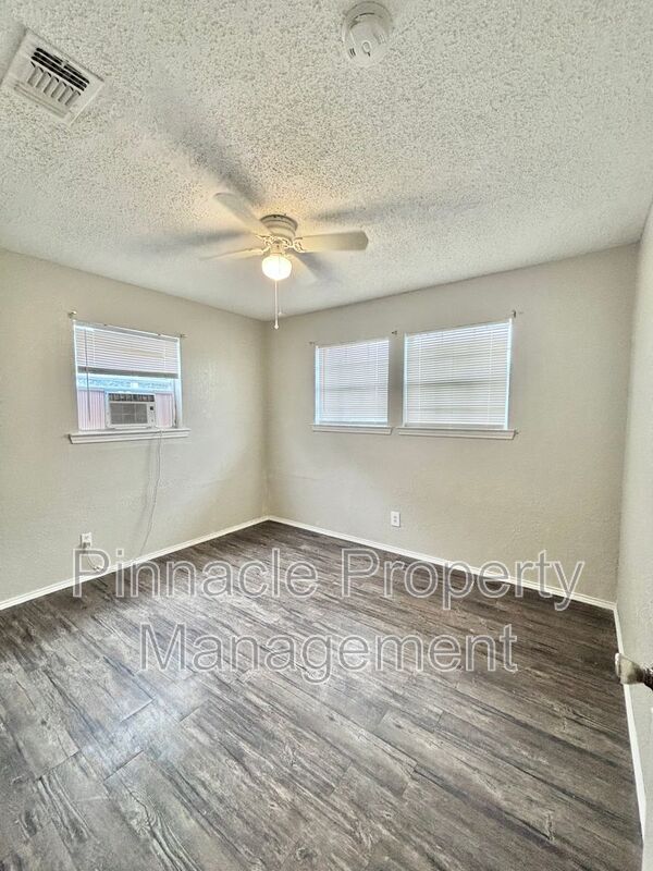 Building Photo - 1102 E 23rd St