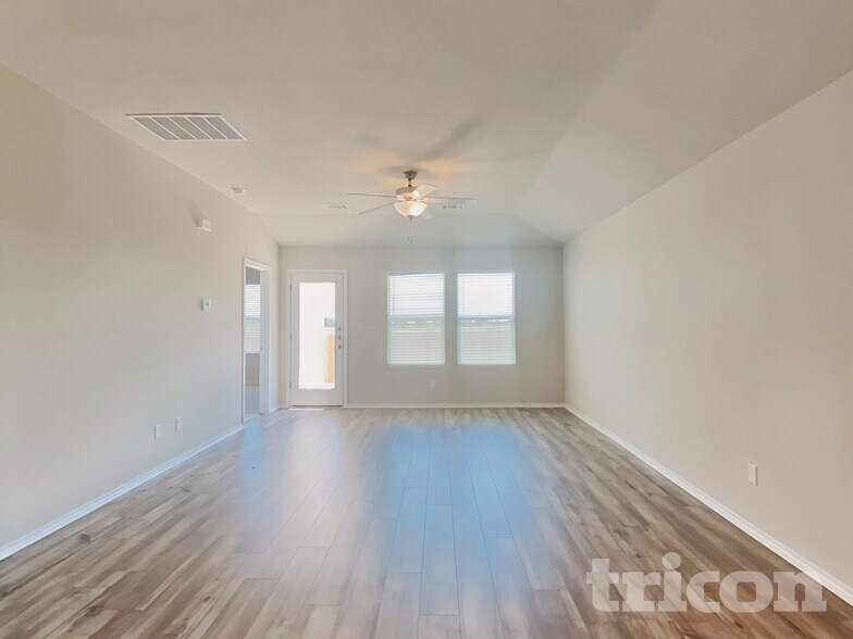 Building Photo - 5121 Sidesaddle Dr