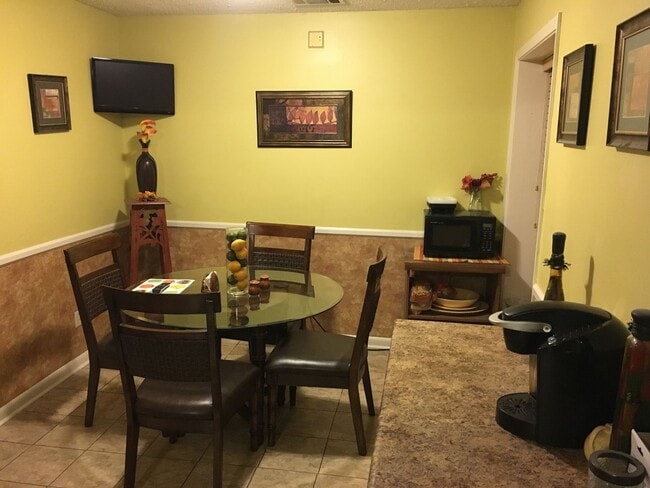 Building Photo - 5 BR 3 full BA House