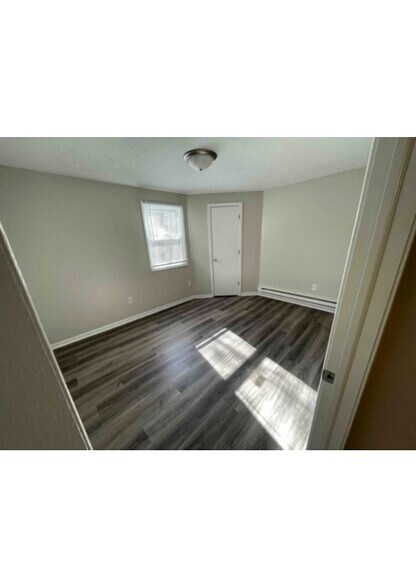 Building Photo - 576 High St NE