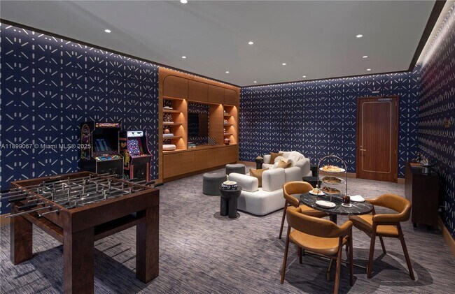 Building Photo - 2655 S Bayshore Dr