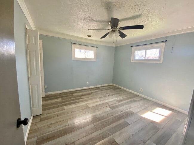 Building Photo - 5696 Pleasant St