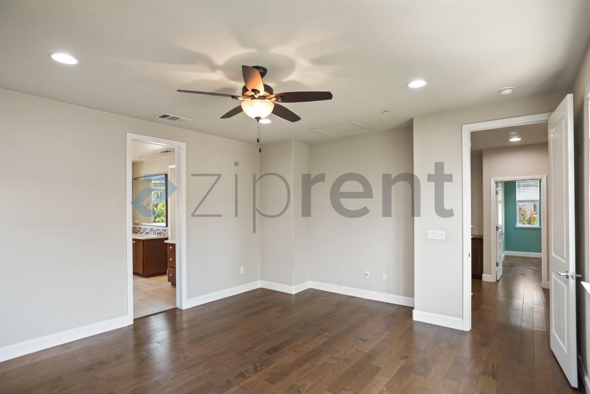 Building Photo - Unit
