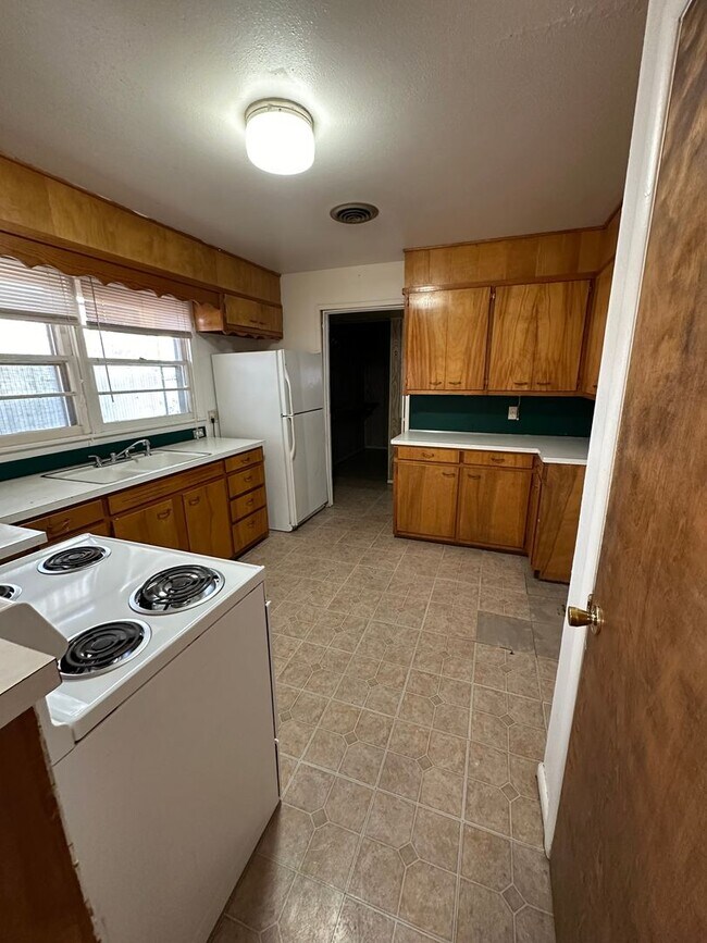 Building Photo - 3 Bed 2 Bath Home in Highland School School District!