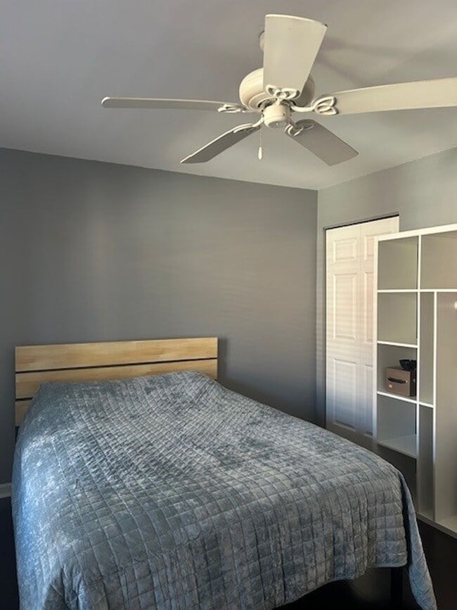 Building Photo - 2 Bedroom Harbor Park Condo - Just Blocks From the Lake