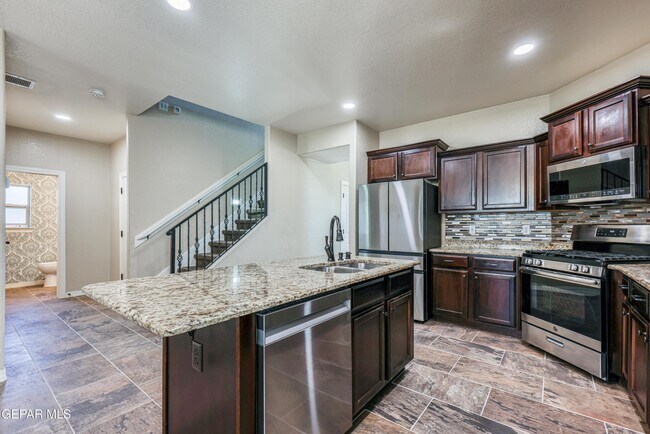 Building Photo - 5525 Valley Cedar Dr