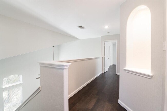 Building Photo - 9628 Beechnut Dr