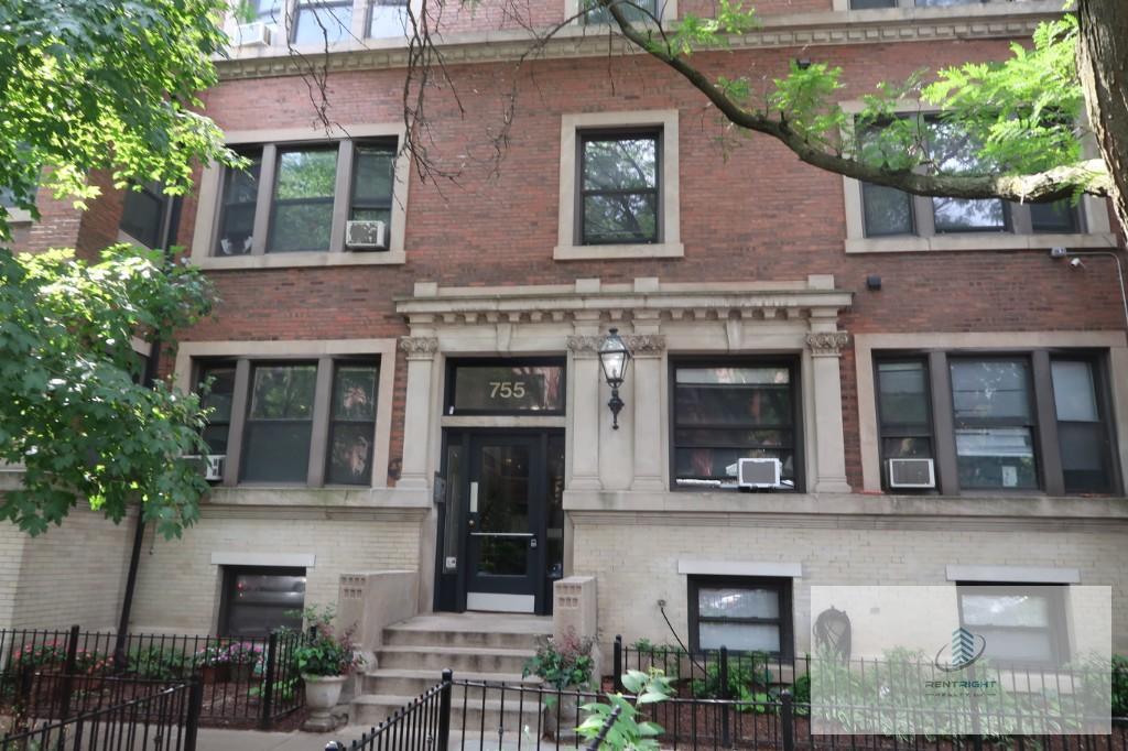 Building Photo - 755 W Buena Ave