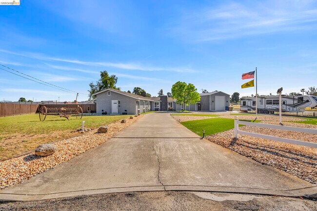 Building Photo - 59 Old Stagecoach Rd