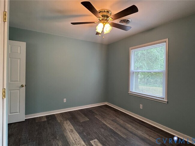 Building Photo - 2590 Pinehurst Dr