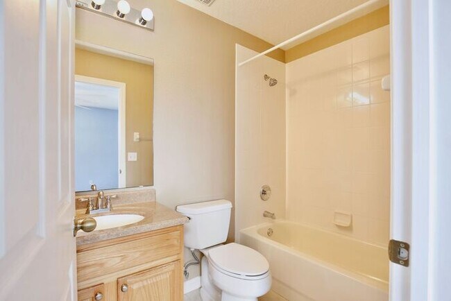 Building Photo - Beautiful 2/2.5 Townhome in the Gated Community of Waterford Villas - East Orlando is Available Now!