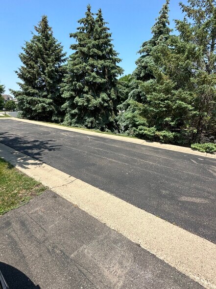 Building Photo - 10802 Lexington Dr