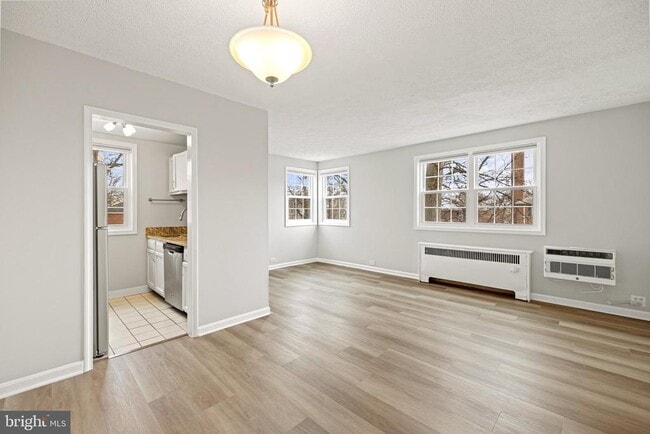 Building Photo - 235 N George Mason Dr