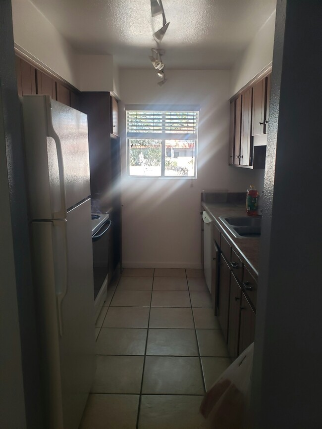 Building Photo - 3560 N Tucson Blvd