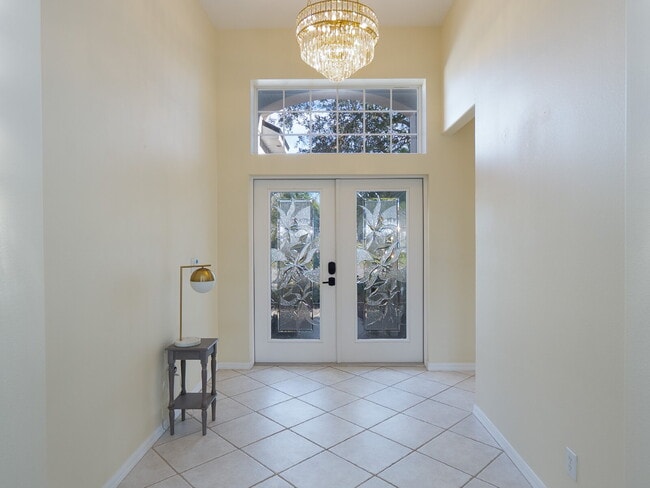 Building Photo - "Spacious 3-Bedroom Oasis with 2 Baths and 2,287 Sq Ft in Bradenton!"