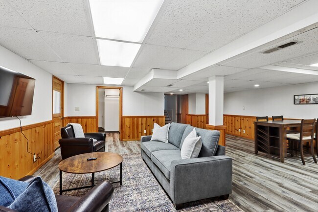 Building Photo - 8738 Horton St