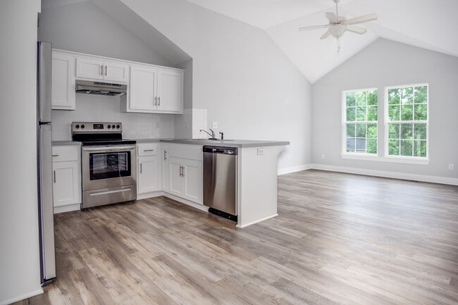 Building Photo - SEE IT NOW: Beautiful home in Avondale, MO!