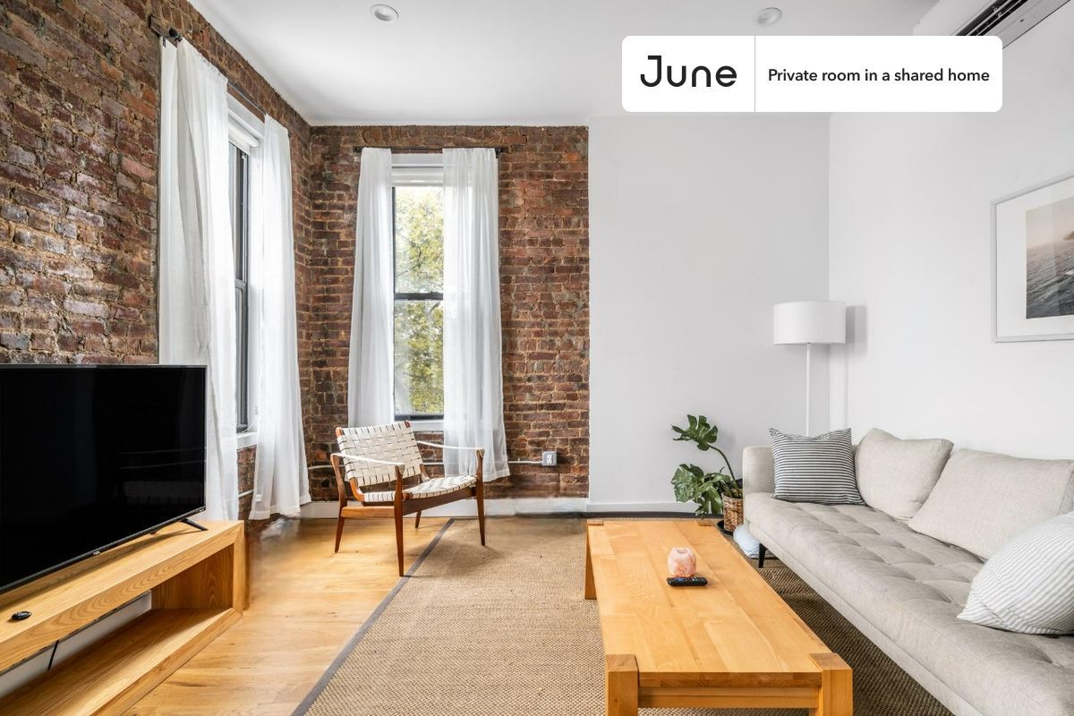 Building Photo - Room in Shared 5 bed/3 bath home in Ridgewood