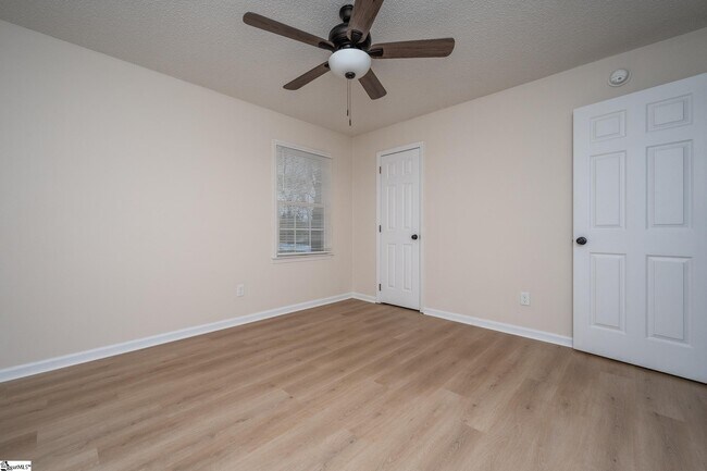 Building Photo - 475 Vinyard Rd