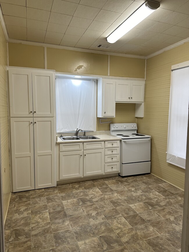 Building Photo - 329 Sanford Ave