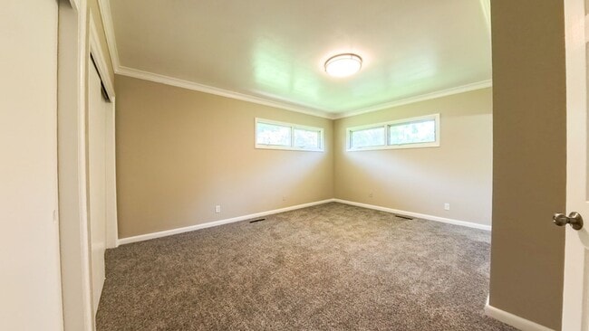 Building Photo - Spacious 3 Bedroom 1.5 Bath Home- Located ...