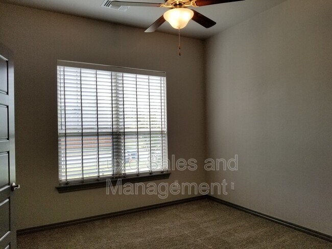 Building Photo - 1433 Kelley Pointe Pkwy