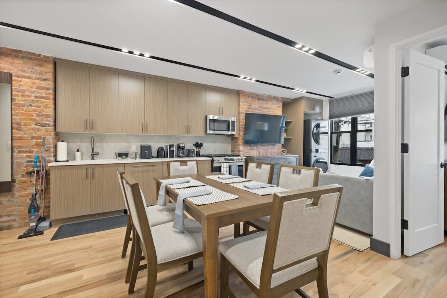 Building Photo - 115 Franklin St