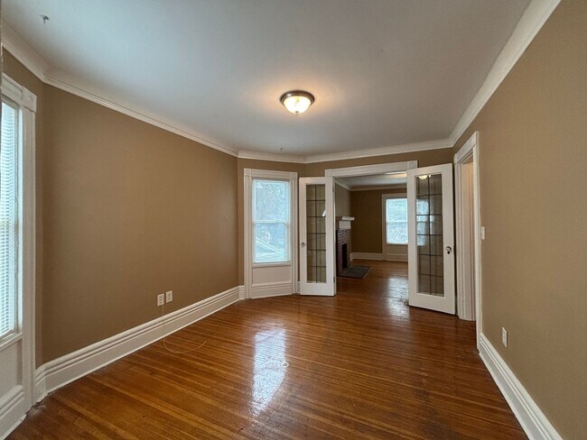 Building Photo - 27 Vick Park B