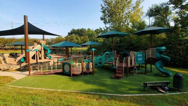 Building Photo - 4979 Paris Ave