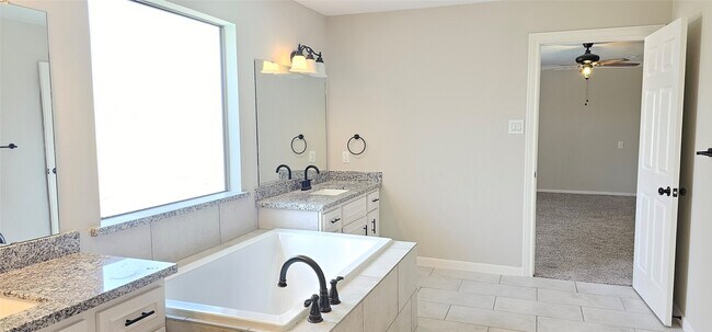 Building Photo - 930 Caswell Ct