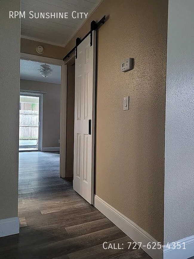 Building Photo - 1628 Pine St