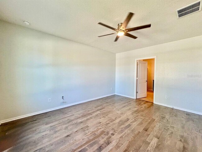 Building Photo - 35743 Hillbrook Ave