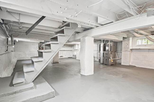 Building Photo - 4637 Alpine Ave