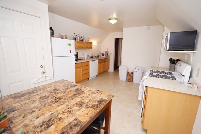 Building Photo - 345 W Doty St