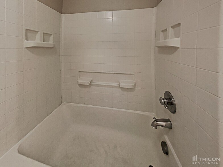 Building Photo - 3017 Azalea Blossom Dr